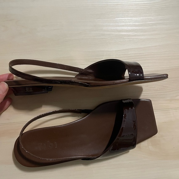 Tibi Avi Crinkle Patent Asymmetric Flat size 37.5 / 7.5 - Picture 5 of 12